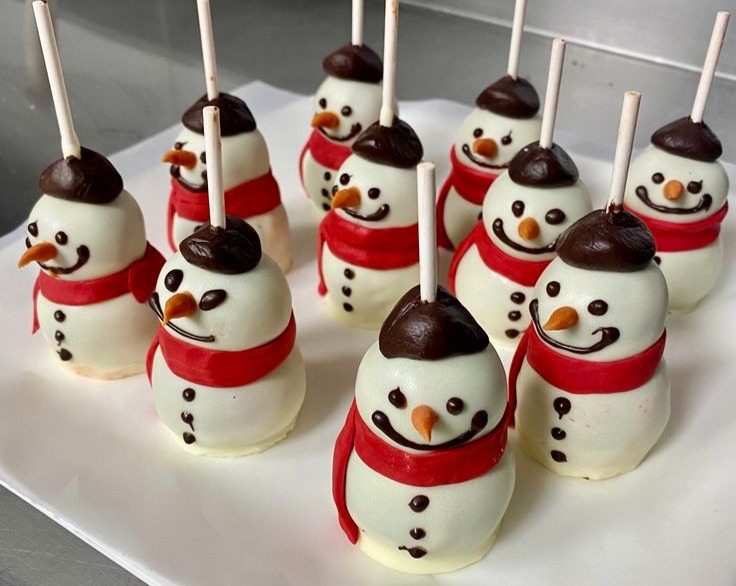 Christmas Snowman Cake Pops: Easy Holiday Snack Ideas overview