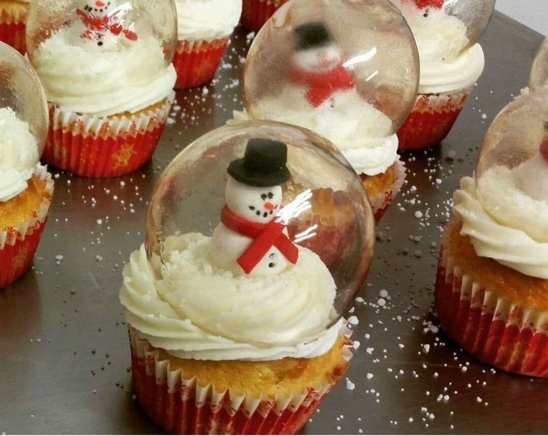 Best Holiday Snow Globe Cupcakes Pinterest Mom Hack overview