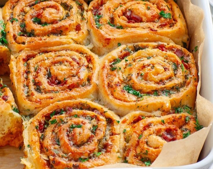 Easy DIY Homemade Cheesy Garlic Bread Rolls overview
